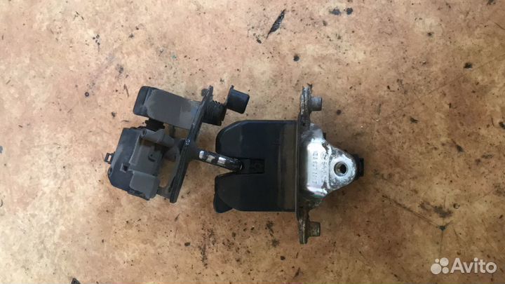 Замок багажника Skoda Octavia (A5 1Z) 2004-2013