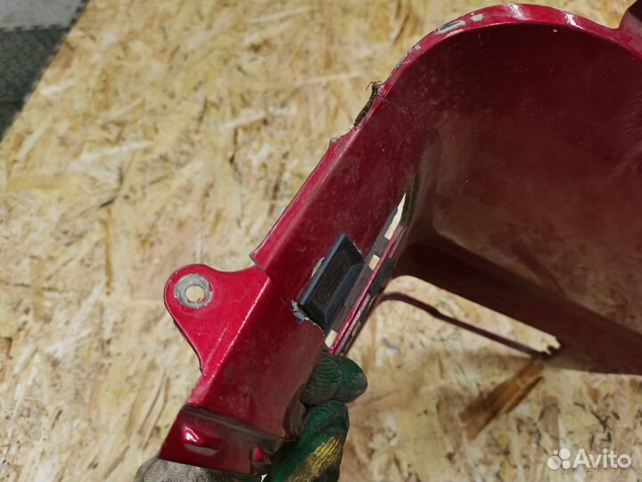 Правая боковина у ног водителя Honda Gold Wing 150