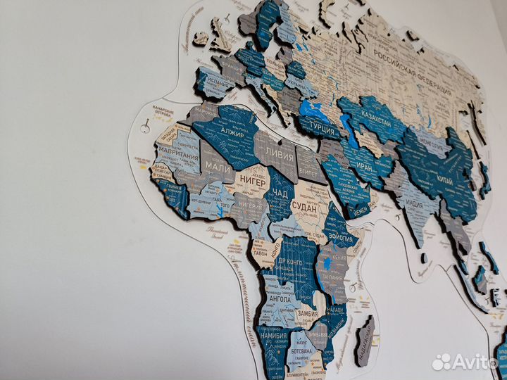 Деревянная карта мира на оргстекле