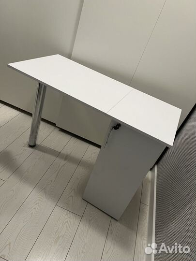 Маникюрный стол складной