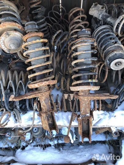 Стойки передние audi 80 б4