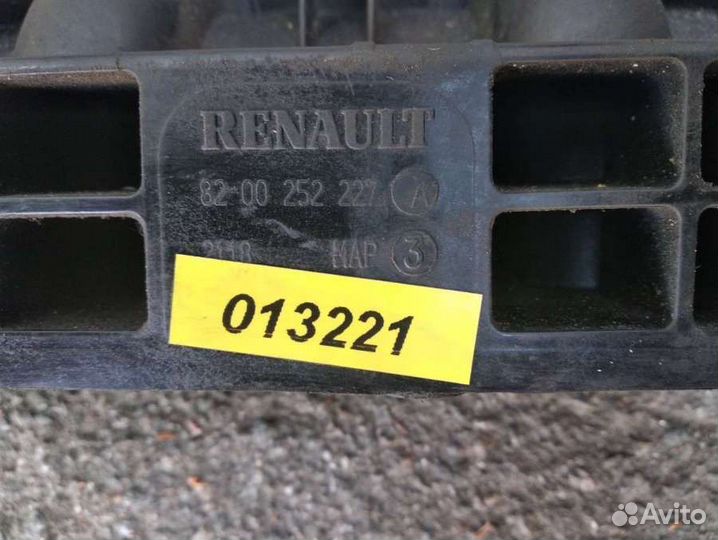 Коллектор впускной Renault Master 2 8200252227