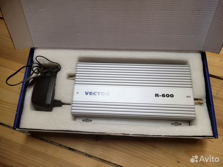 Усилитель GSM сигнала Vector r-600
