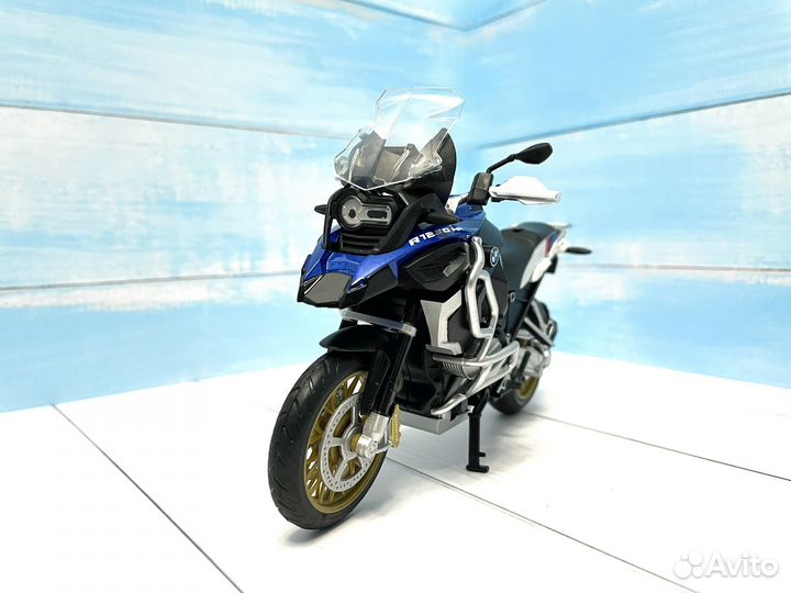 Модель мотоцикла BMW R1250GS 1/12