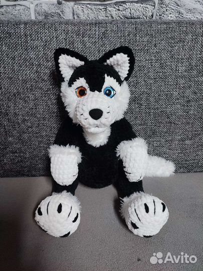 Вязаная игрушка Хаски