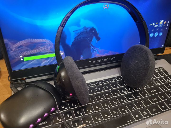 Наушники Philips беспроводные полноразмерные