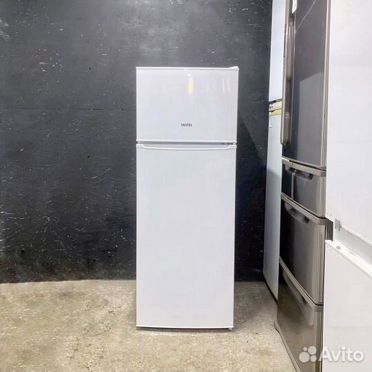 Холодильник бу как новый узкий маленький Vestel