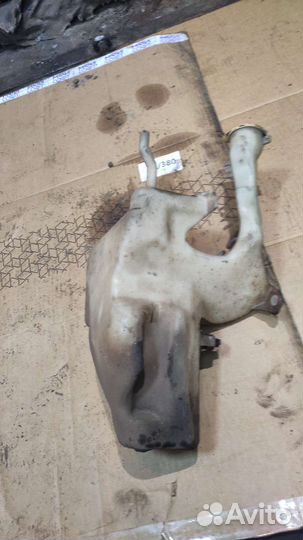 Бачек омывателя лобового стекла Mitsubishi carisma