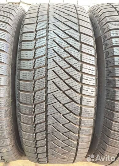 Continental ContiVikingContact 6 235/60 R17 97V