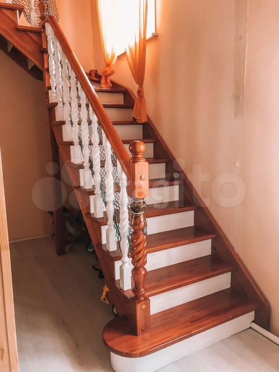 Дом 298 м² на участке 17,5 сот.