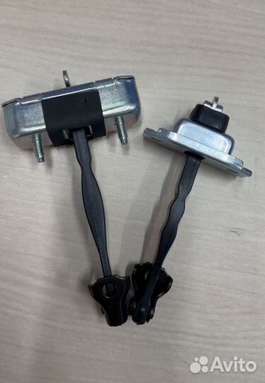 Ограничитель двери Камри 50/55