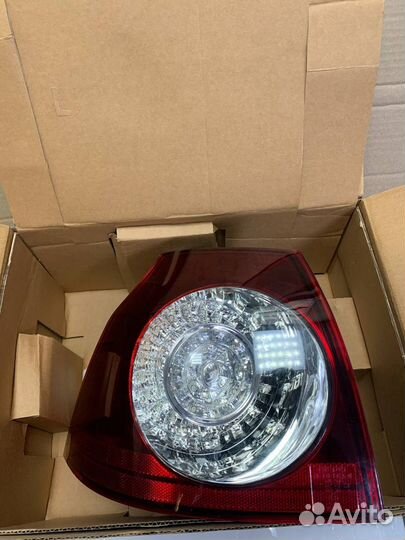 Фонарь левый наружн.\ VW Golf V 03-0 44119b2lue