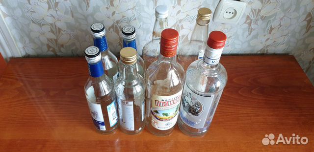 Бутылки стеклянные 0.5 л и 1 л