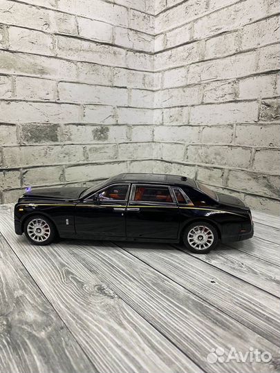 Металлическая машина Rolls Royce Phantom 1:18