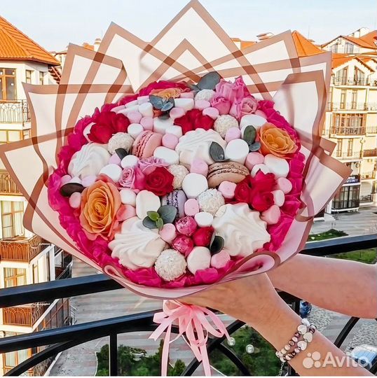 Съедобный букет из орехов и сухофруктов