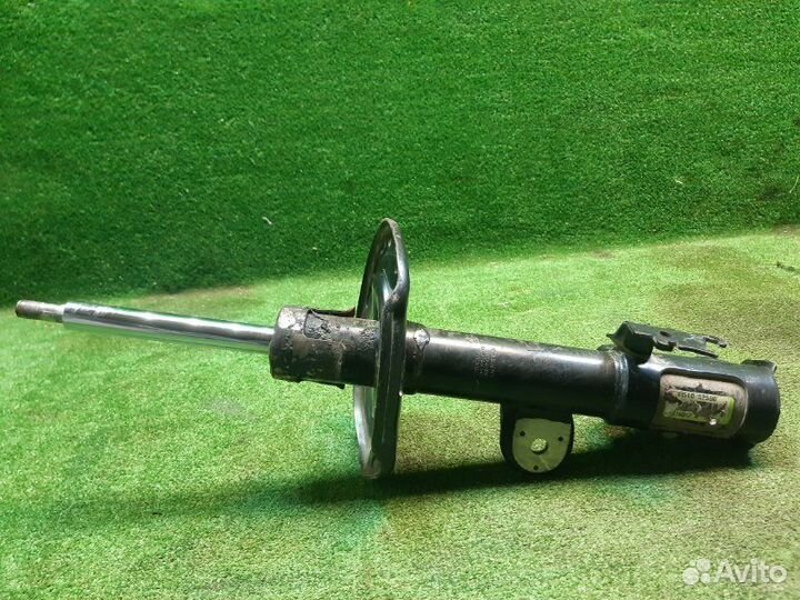 Амортизатор передний правый Toyota Rav4 2015-2019