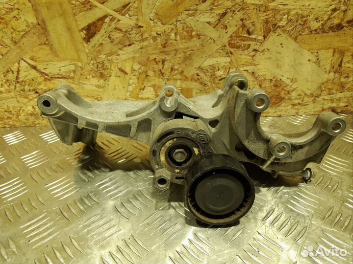 Кронштейн генератора Renault Megane III