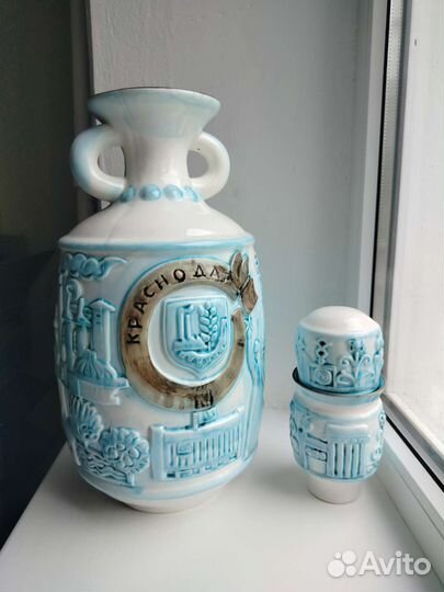 Кувшин со стаканом