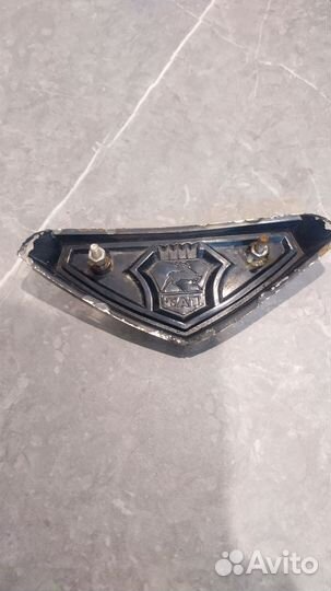 Ранняя эмблема газ 24