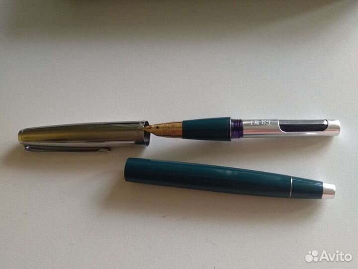 Перьевая ручка с золотым пером