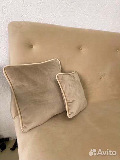 Диван интерьерный