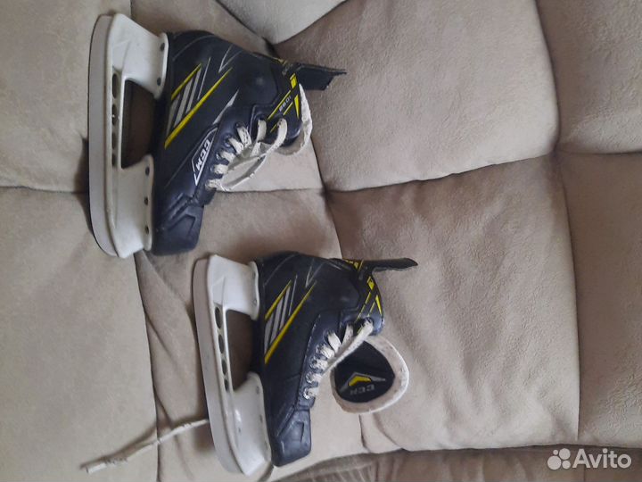 Продам коньки хоккейные 30р