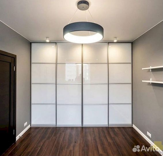 Зеркальный шкаф