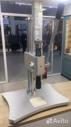 Машинка для обжима флаконов