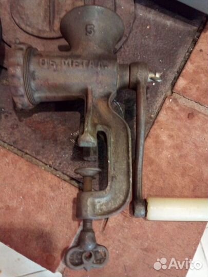 Мясорубка ручная чугунная
