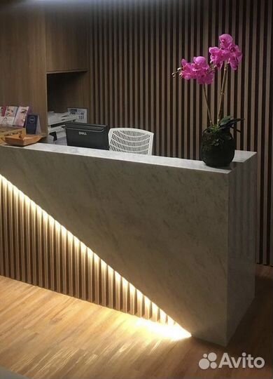 Стойка ресепшн
