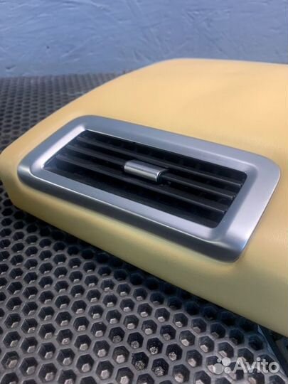 Обшивка стойки левая Bentley Continental Flying