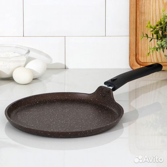 Сковорода блинная, d24 см, пластиковая ручка, анти