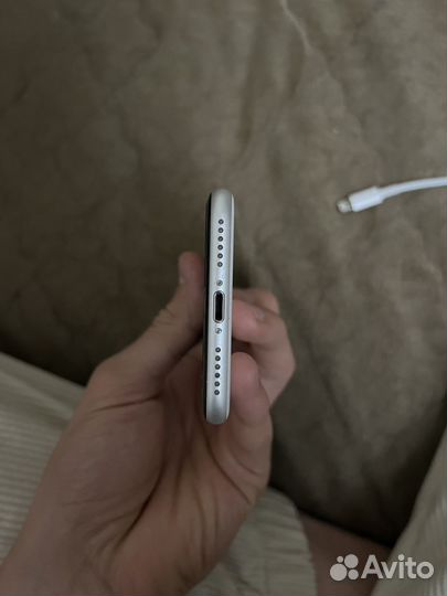 Телефон iPhone se 2020