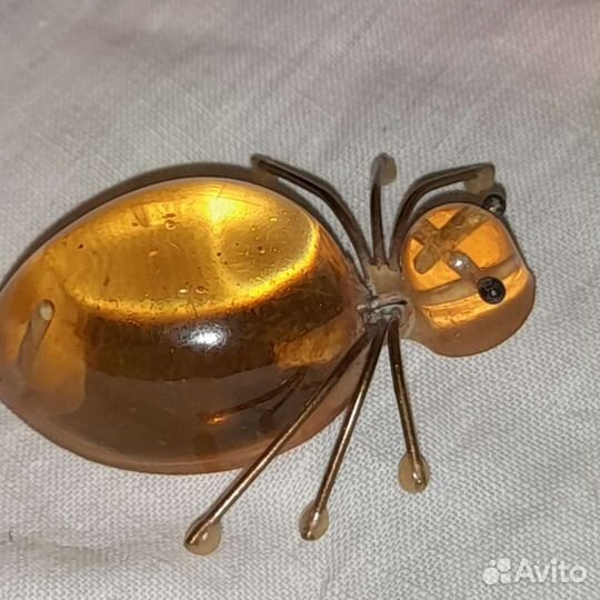 Брошь СССР жук янтарь