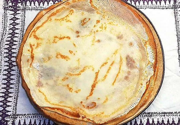 Домашние блины на молоке и печеночные рулетики