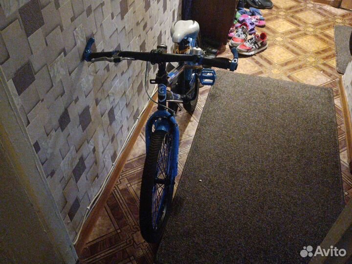 Спортивный новый велосипед