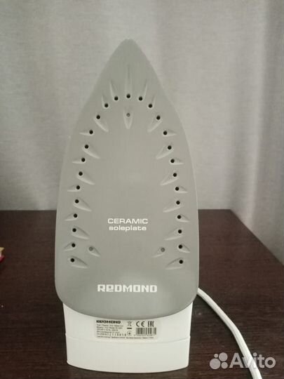 Утюг redmond
