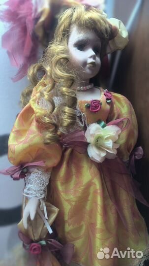 Фарфоровая интерьерная кукла