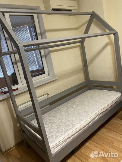 Детская кровать домик с матрасом