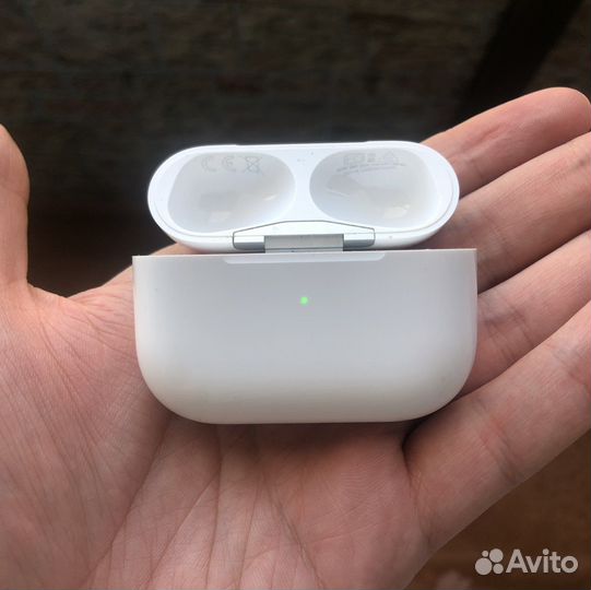 Оригинальный кейс AirPods Pro