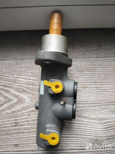 Цилиндр главный тормозной