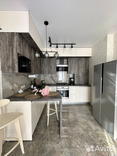 Кухня на заказ под потолок в Челябинске