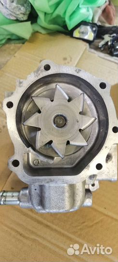 Помпа на subaru б/у 21111-AA320