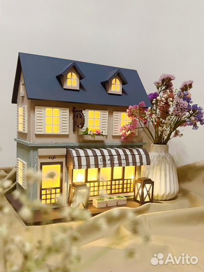 Интерьерный французский домик-светильник