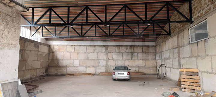 Склады 135 м², 220 м², 257 м², 110 м², офис 17 м²