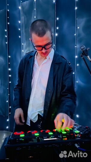 Диджей со своей аппаратурой