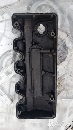 Крышка клапанная Mercedes Benz W124