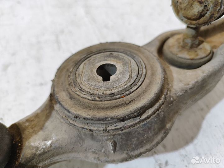 Рычаг передний правый нижний