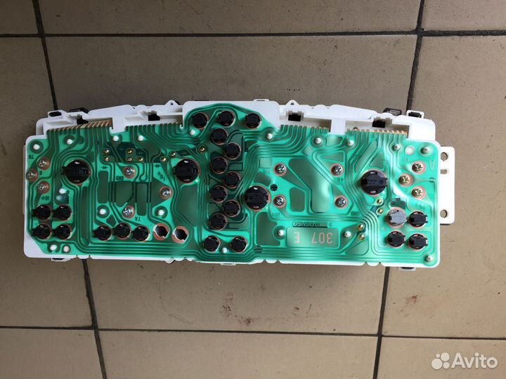 Приборная панель Mitsubishi Montero Sport 1