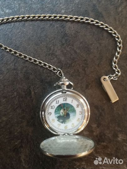 Часы на цепочке Панда